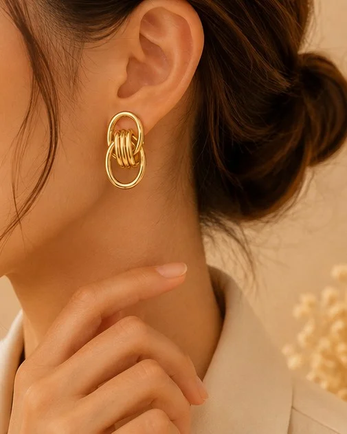 Gold Interlocking Ring Knot Stud
